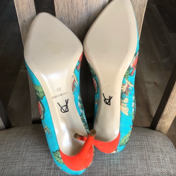 NWOT Turquoise Hawaiian Floral Pumps - Picture 4 of 5
